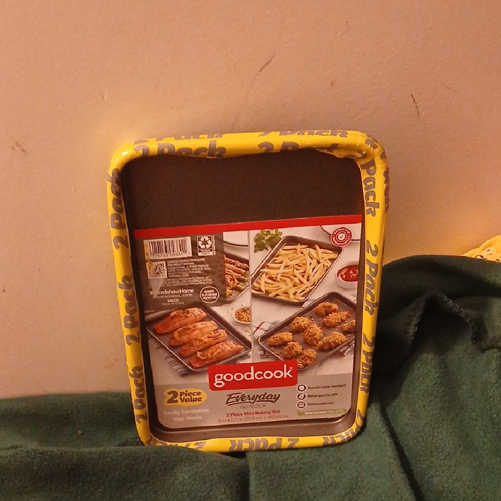 Yellow Non-Stick Baking Pan Set